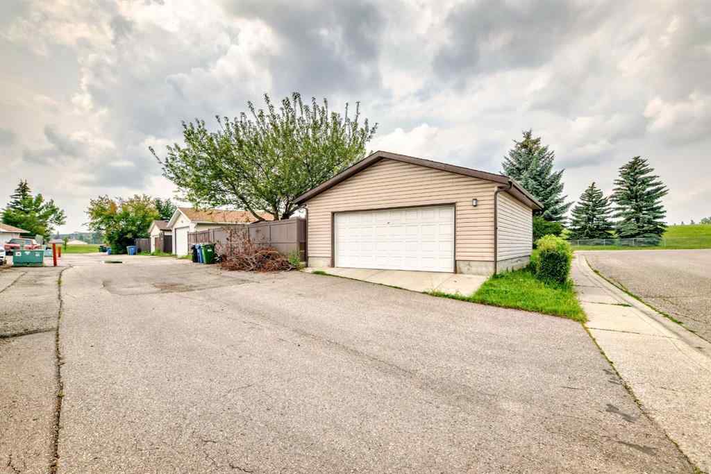 MLS® A2242426 - 120 Pinegreen Close NE in Pineridge Calgary, Residential