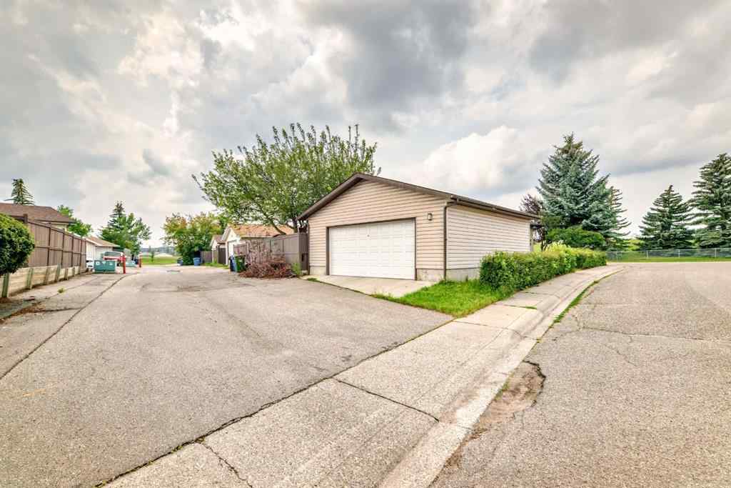 MLS® A2242426 - 120 Pinegreen Close NE in Pineridge Calgary, Residential