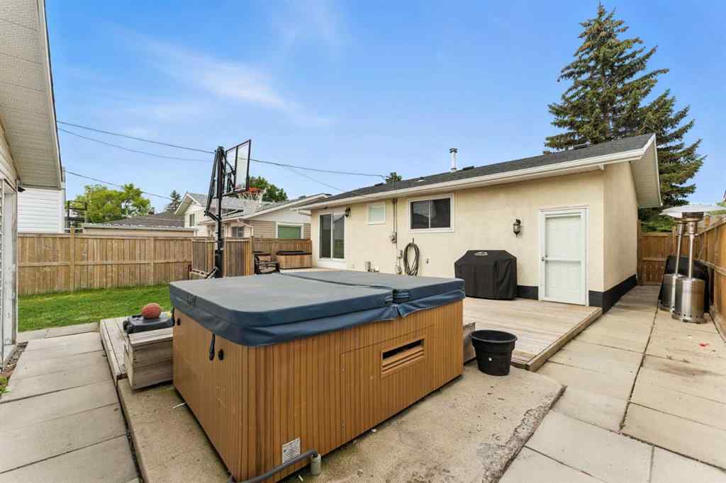 MLS® A2242490 - 228 Penswood Way SE in Penbrooke Meadows Calgary, Residential
