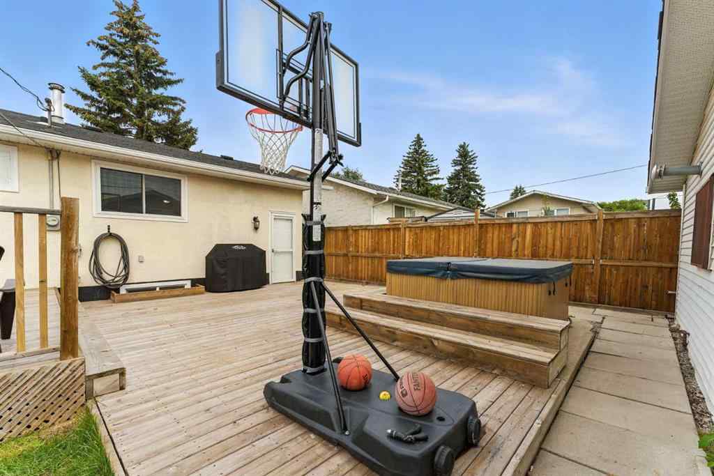MLS® A2242490 - 228 Penswood Way SE in Penbrooke Meadows Calgary, Residential