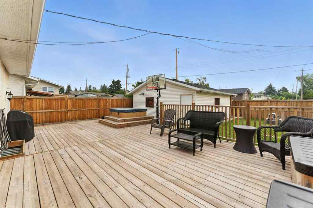 MLS® A2242490 - 228 Penswood Way SE in Penbrooke Meadows Calgary, Residential