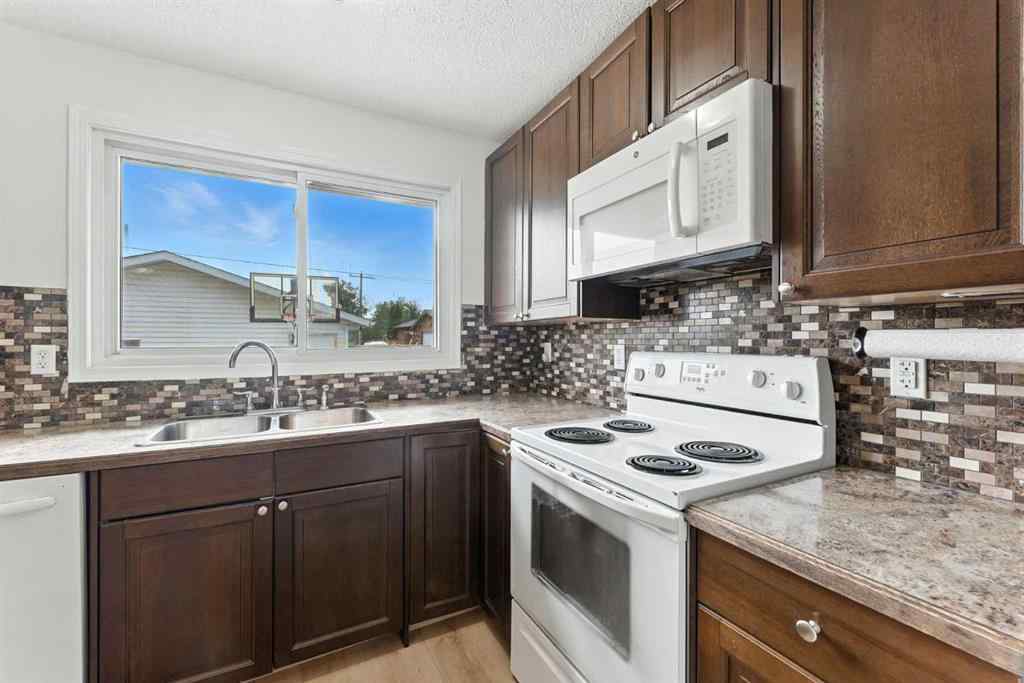 MLS® A2242490 - 228 Penswood Way SE in Penbrooke Meadows Calgary, Residential