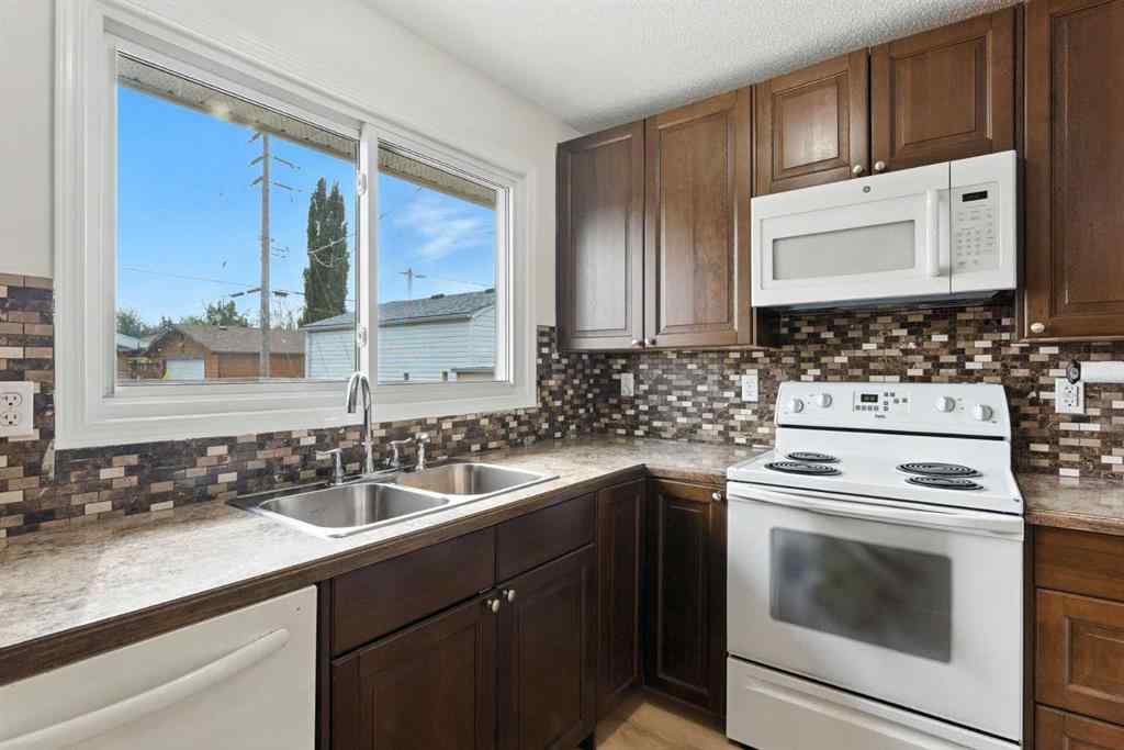 MLS® A2242490 - 228 Penswood Way SE in Penbrooke Meadows Calgary, Residential