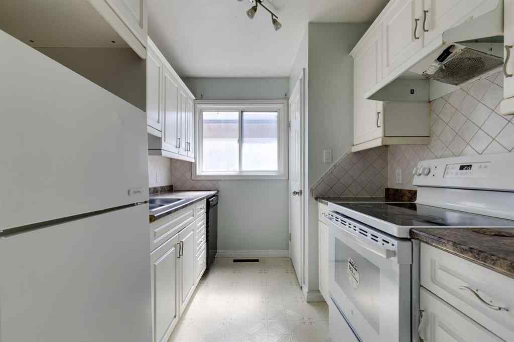 MLS® A2242518 - 631 37 Street SW in Spruce Cliff Calgary, Residential