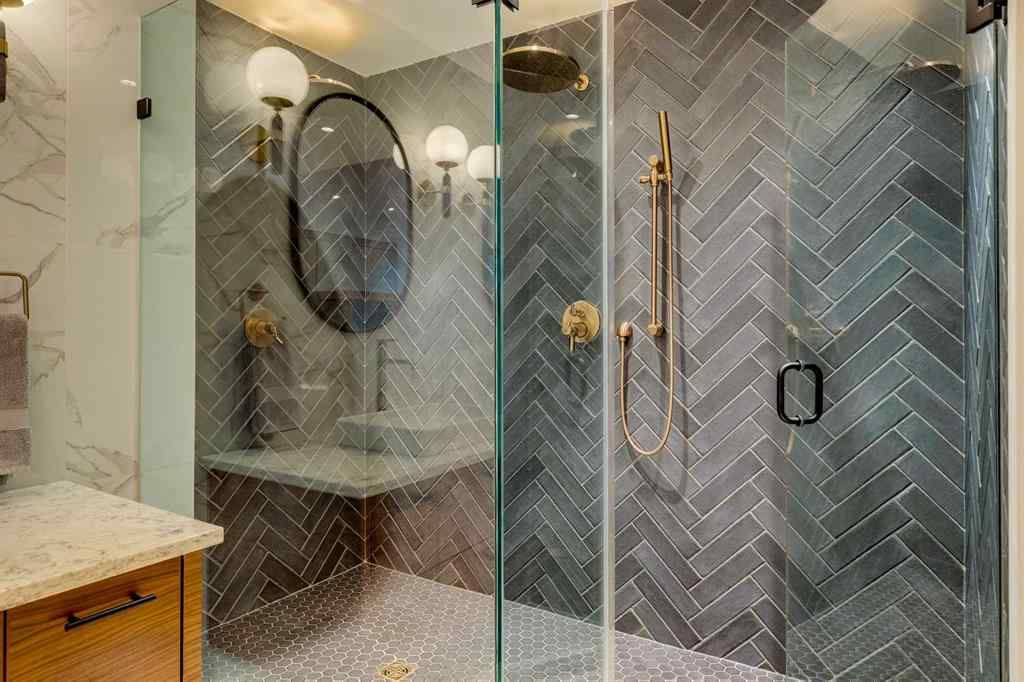 MLS® A2242531 - 450 13 Street NW in Hillhurst Calgary, Residential