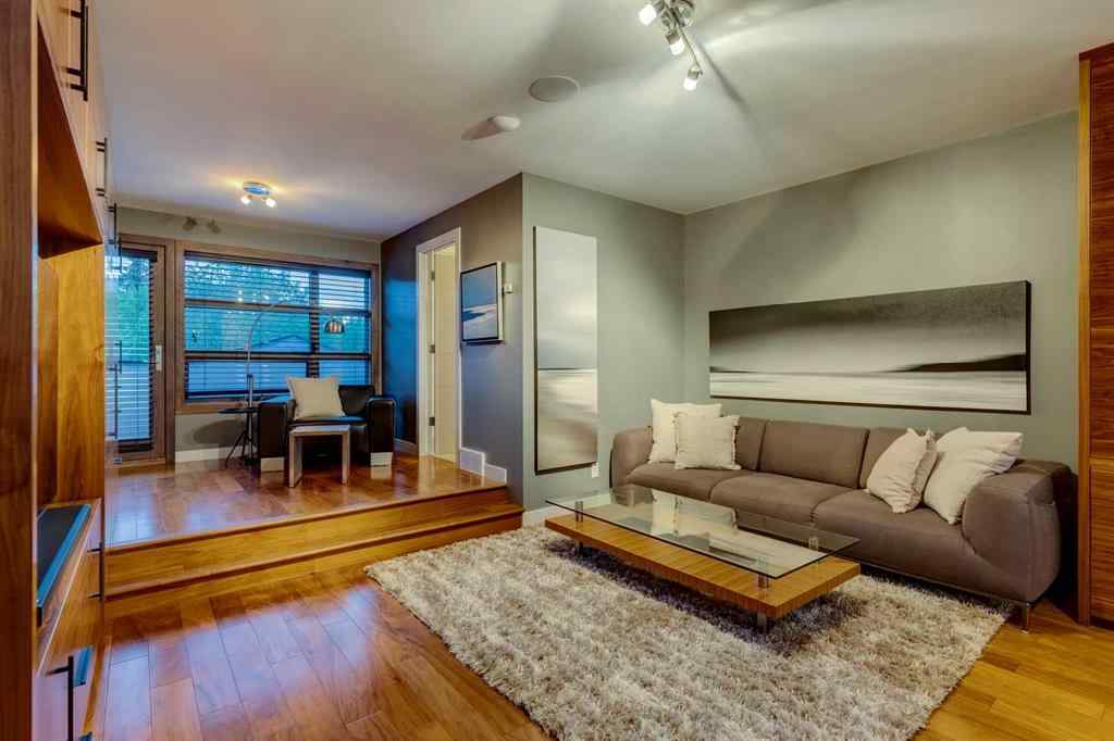 MLS® A2242531 - 450 13 Street NW in Hillhurst Calgary, Residential