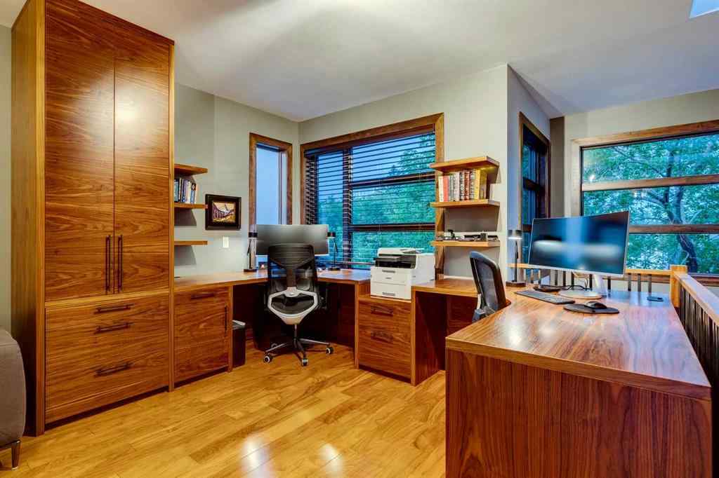 MLS® A2242531 - 450 13 Street NW in Hillhurst Calgary, Residential
