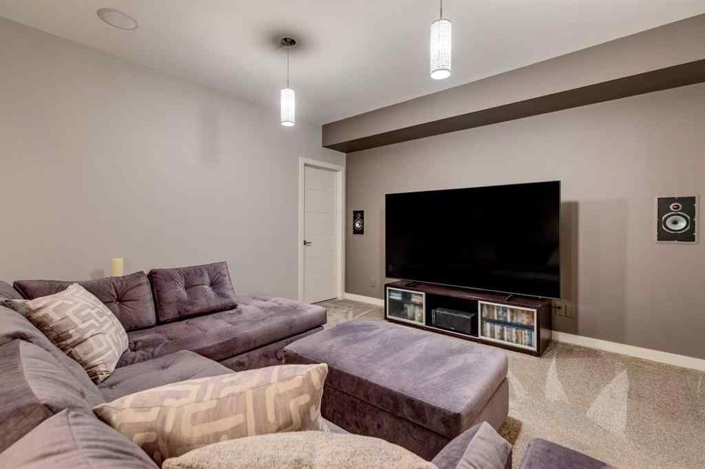 MLS® A2242531 - 450 13 Street NW in Hillhurst Calgary, Residential