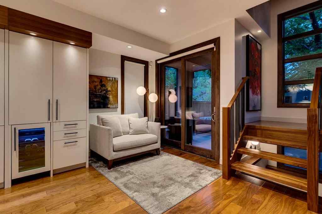 MLS® A2242531 - 450 13 Street NW in Hillhurst Calgary, Residential