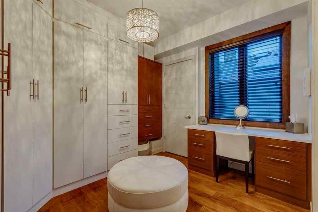 MLS® A2242531 - 450 13 Street NW in Hillhurst Calgary, Residential