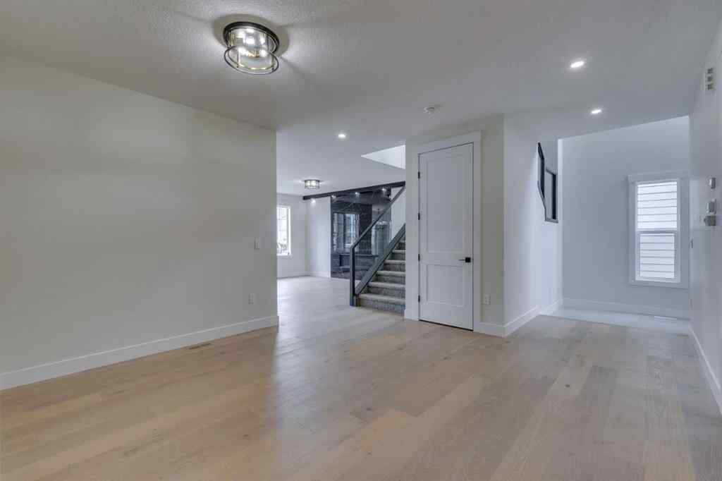 MLS® A2242541 - 39 South Shore Road  in South Shores Chestermere, Residential