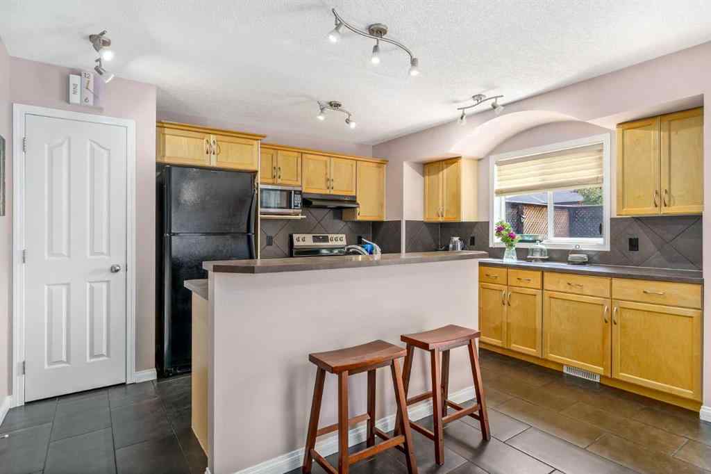 MLS® A2242546 - 96 Everridge Way SW in Evergreen Calgary, Residential