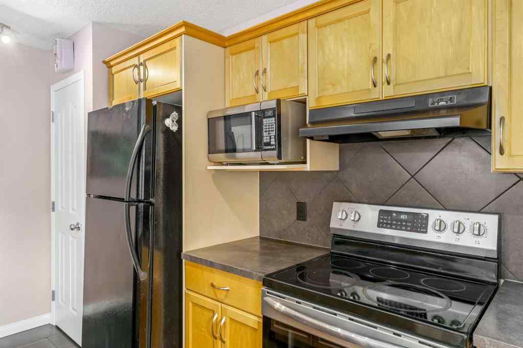 MLS® A2242546 - 96 Everridge Way SW in Evergreen Calgary, Residential