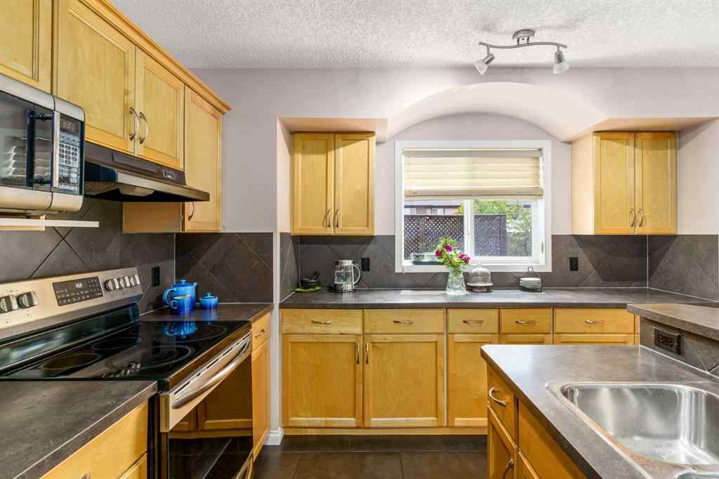 MLS® A2242546 - 96 Everridge Way SW in Evergreen Calgary, Residential