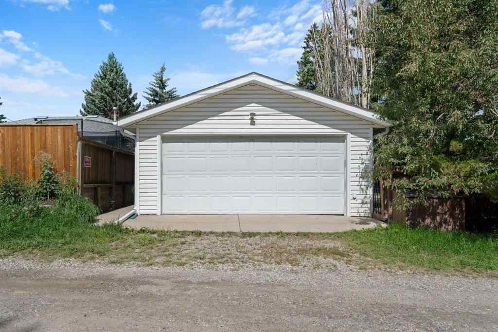 MLS® A2242588 - 811 Seattle Drive SW in Southwood Calgary, Residential