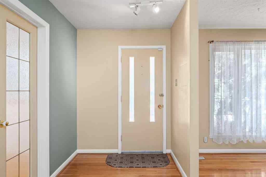 MLS® A2242588 - 811 Seattle Drive SW in Southwood Calgary, Residential