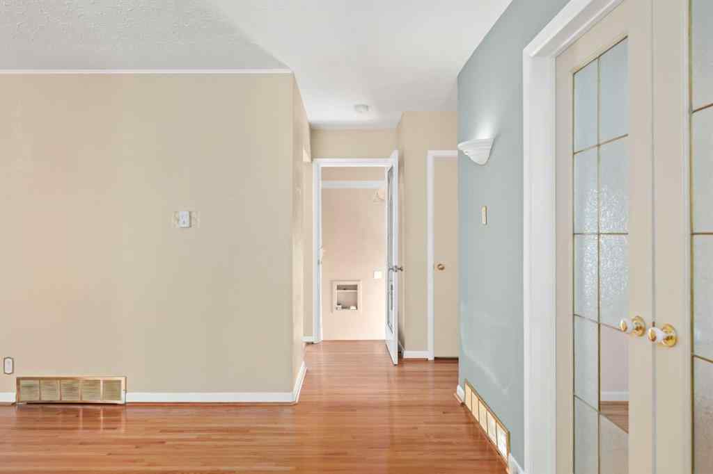 MLS® A2242588 - 811 Seattle Drive SW in Southwood Calgary, Residential