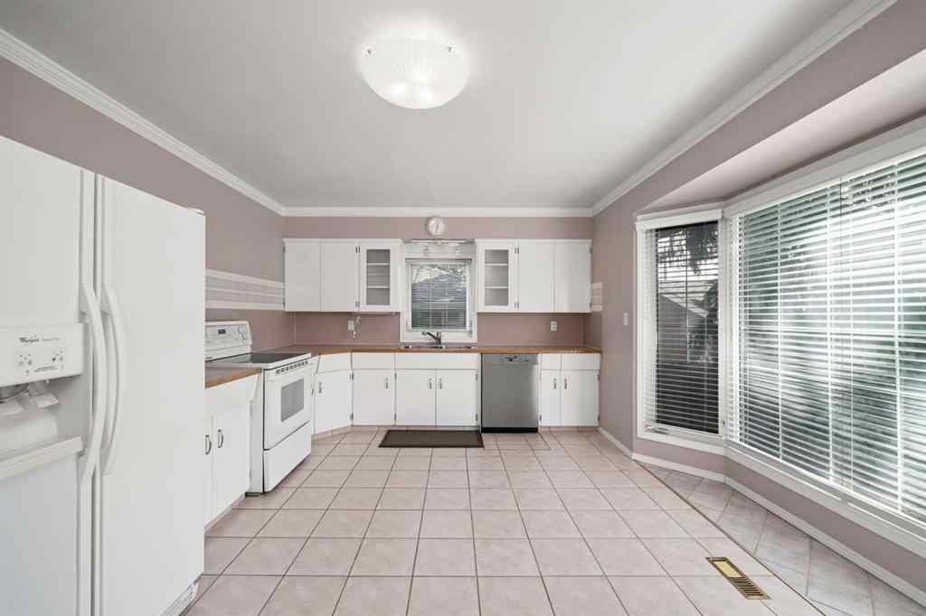 MLS® A2242588 - 811 Seattle Drive SW in Southwood Calgary, Residential