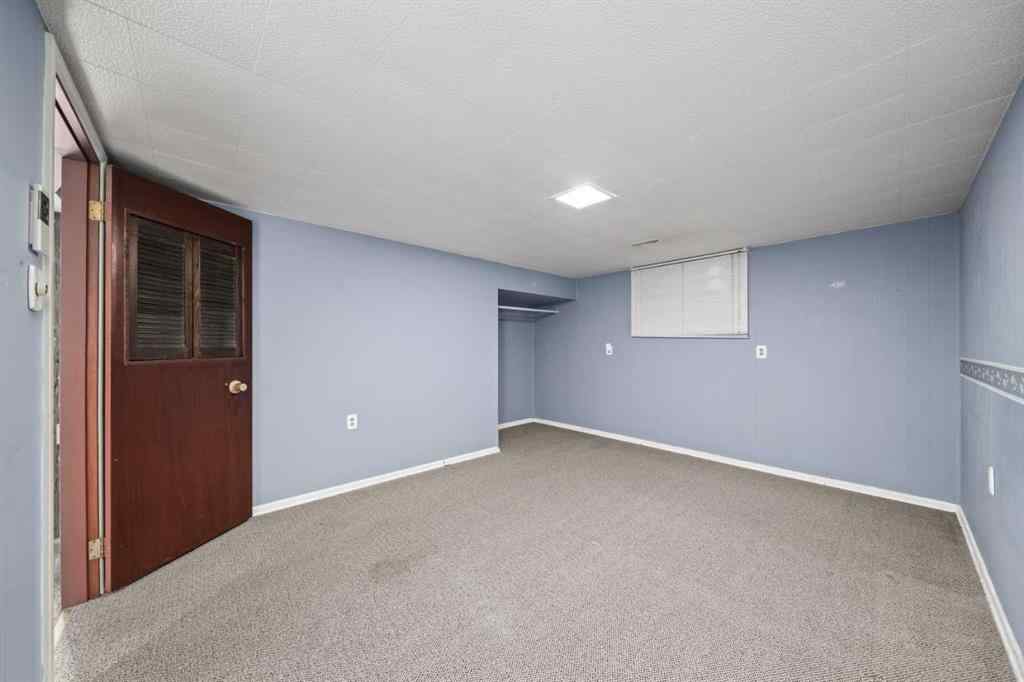 MLS® A2242588 - 811 Seattle Drive SW in Southwood Calgary, Residential