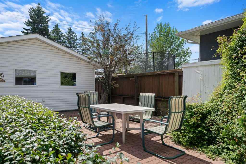 MLS® A2242588 - 811 Seattle Drive SW in Southwood Calgary, Residential