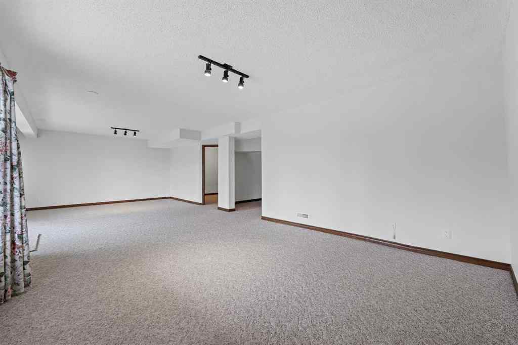 MLS® A2242593 - 40 Edgebrook View NW in Edgemont Calgary, Residential