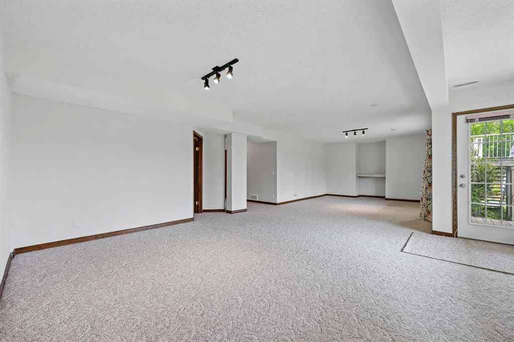 MLS® A2242593 - 40 Edgebrook View NW in Edgemont Calgary, Residential