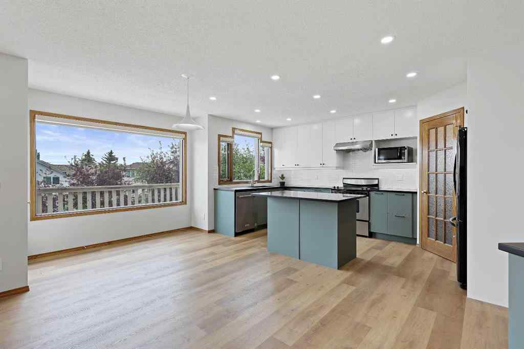 MLS® A2242593 - 40 Edgebrook View NW in Edgemont Calgary, Residential
