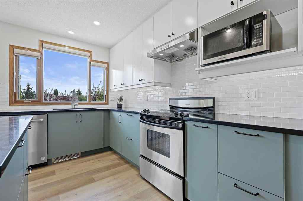 MLS® A2242593 - 40 Edgebrook View NW in Edgemont Calgary, Residential