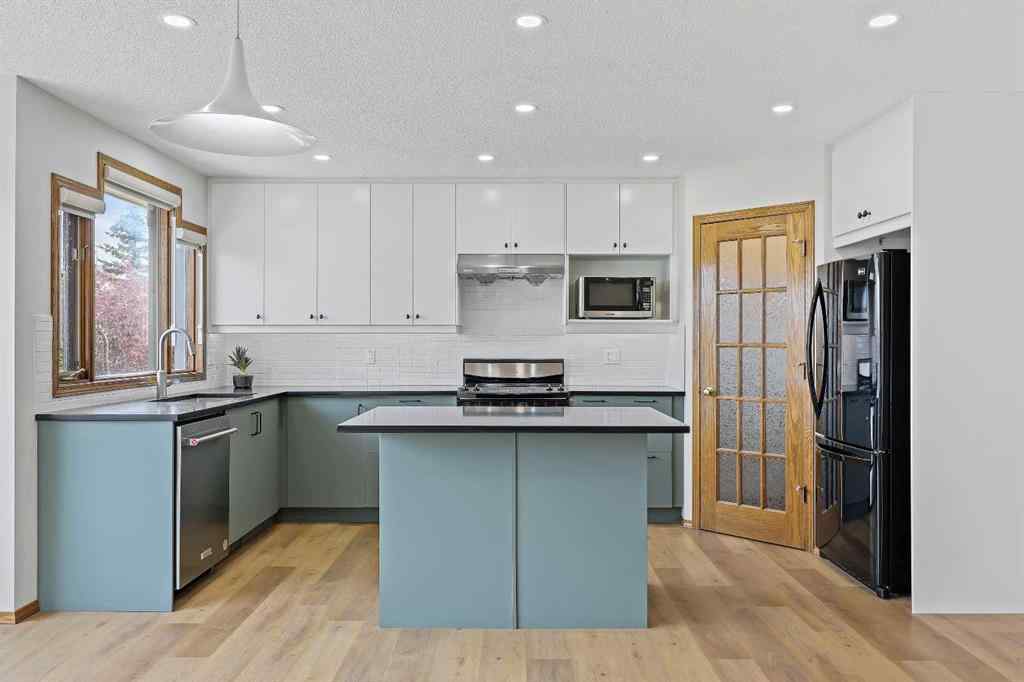 MLS® A2242593 - 40 Edgebrook View NW in Edgemont Calgary, Residential