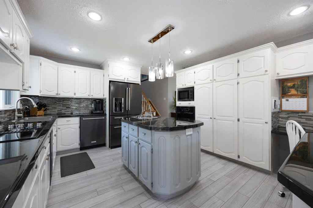 MLS® A2242690 - 160 Community Lane  in Saprae Creek Estates Saprae Creek, Residential