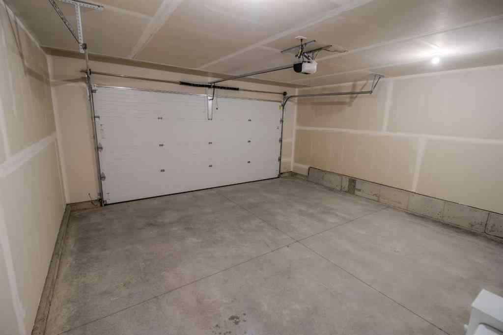 MLS® A2242700 - 3121 44 Street S in Discovery Lethbridge, Residential