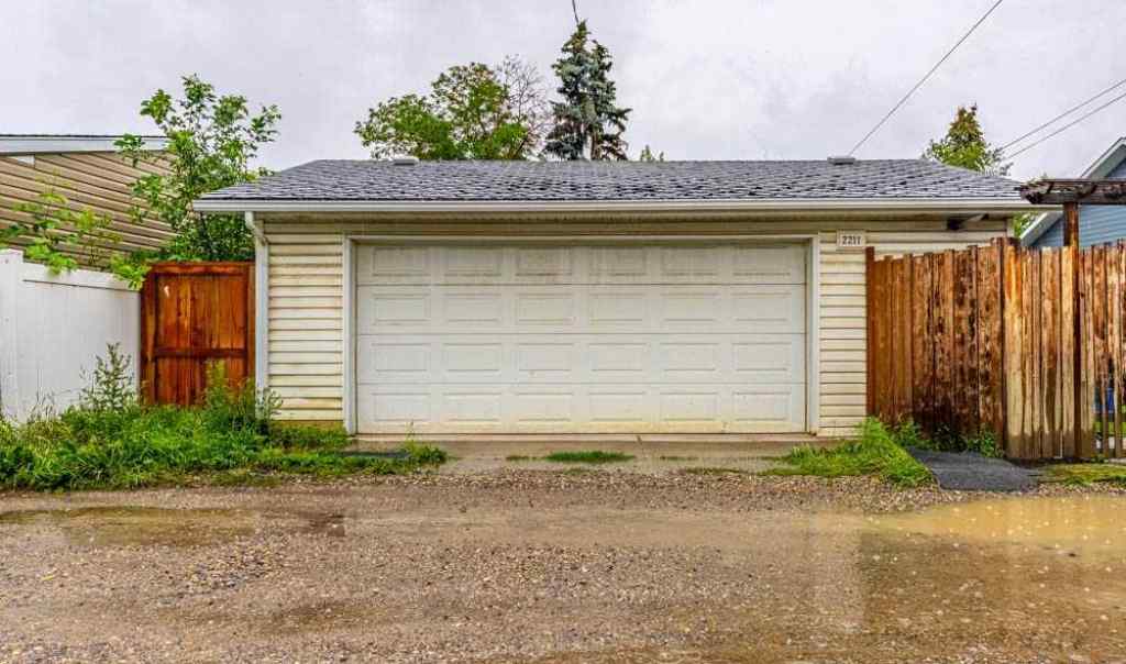 MLS® A2242702 - 2211 Halifax Crescent NW in Banff Trail Calgary, Residential