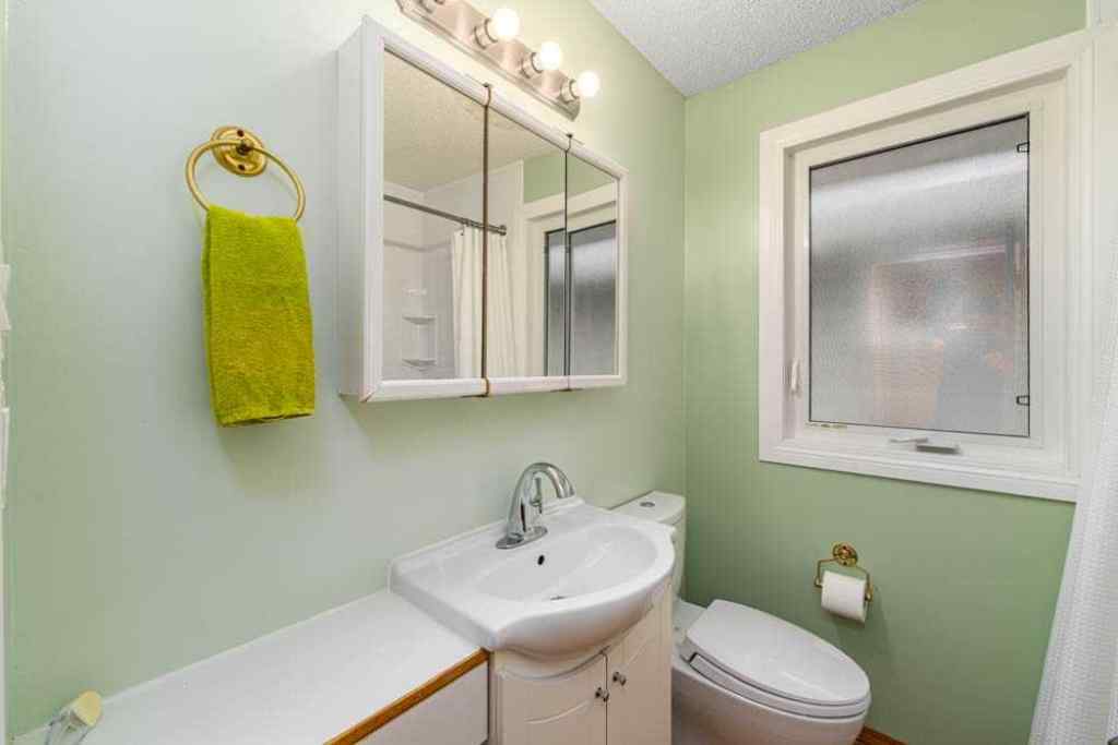 MLS® A2242702 - 2211 Halifax Crescent NW in Banff Trail Calgary, Residential