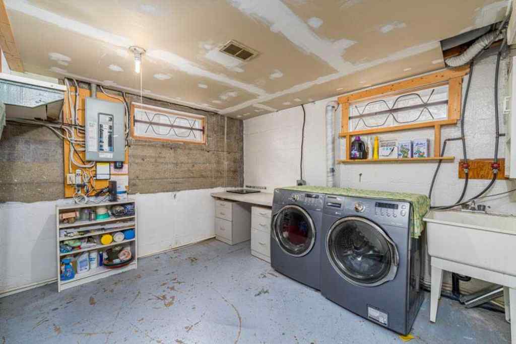 MLS® A2242702 - 2211 Halifax Crescent NW in Banff Trail Calgary, Residential