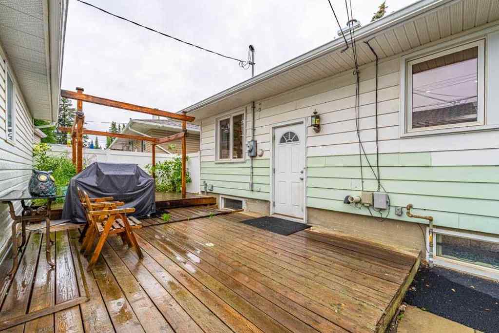 MLS® A2242702 - 2211 Halifax Crescent NW in Banff Trail Calgary, Residential