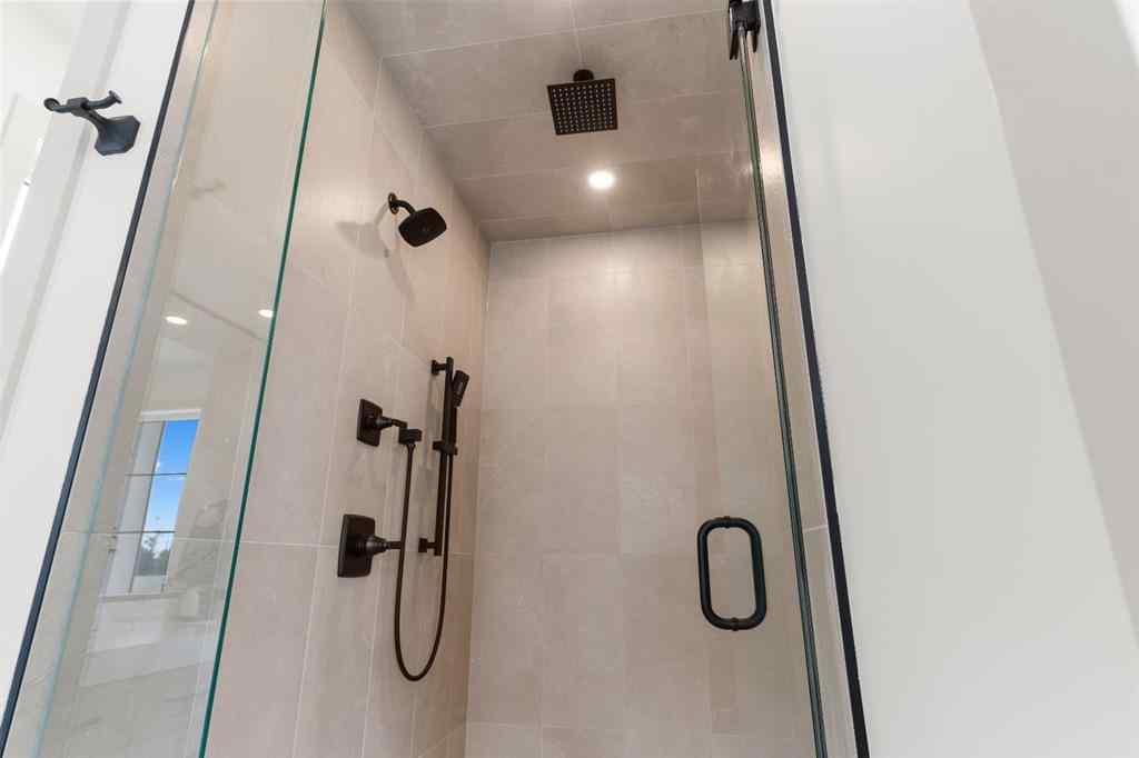MLS® A2242722 - 3110 40 Street SW in Glenbrook Calgary, Residential