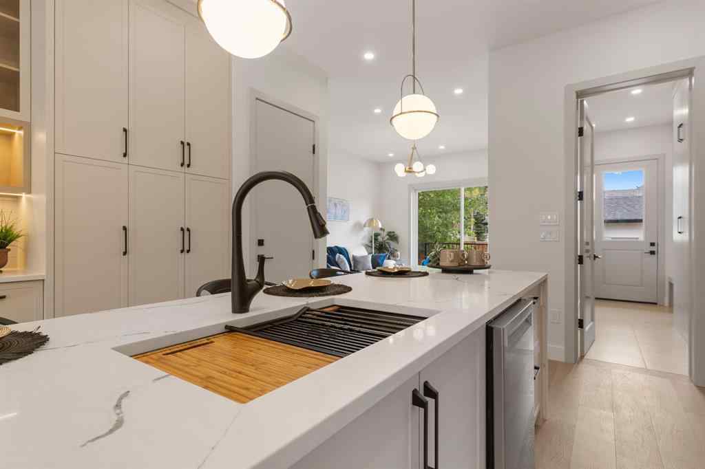MLS® A2242722 - 3110 40 Street SW in Glenbrook Calgary, Residential