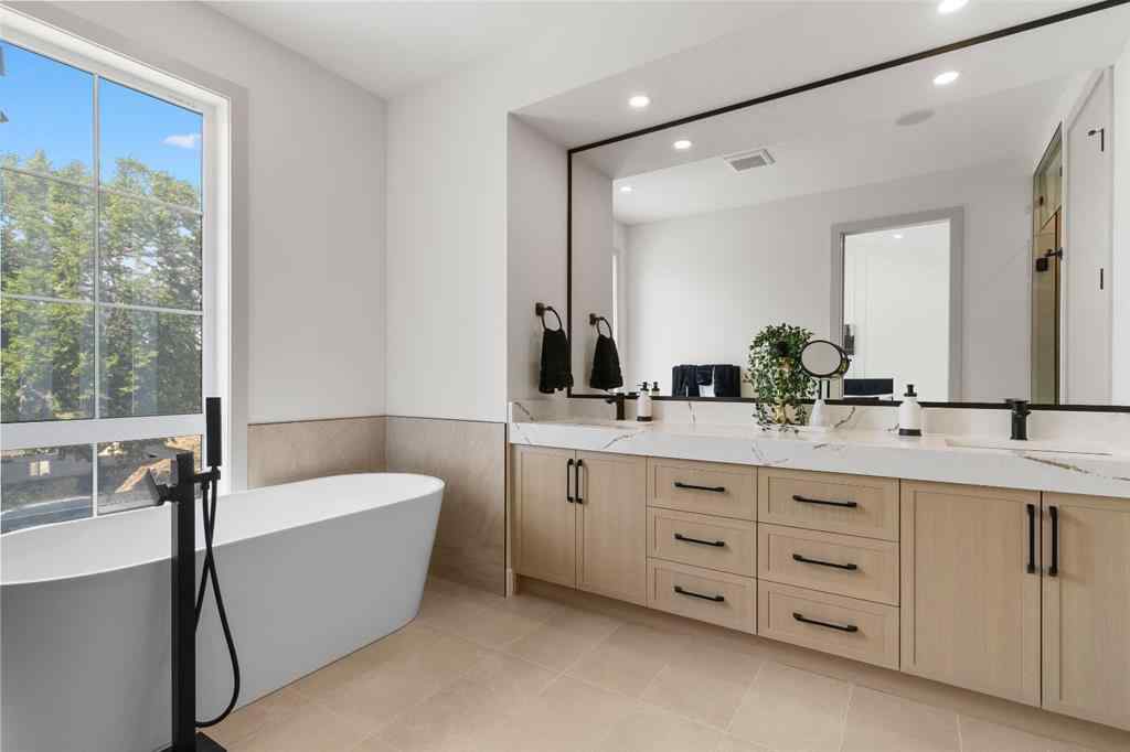 MLS® A2242722 - 3110 40 Street SW in Glenbrook Calgary, Residential