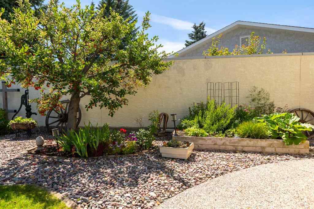 MLS® A2242723 - 906 11 Street SE in Emerson Lake Estates High River, Residential