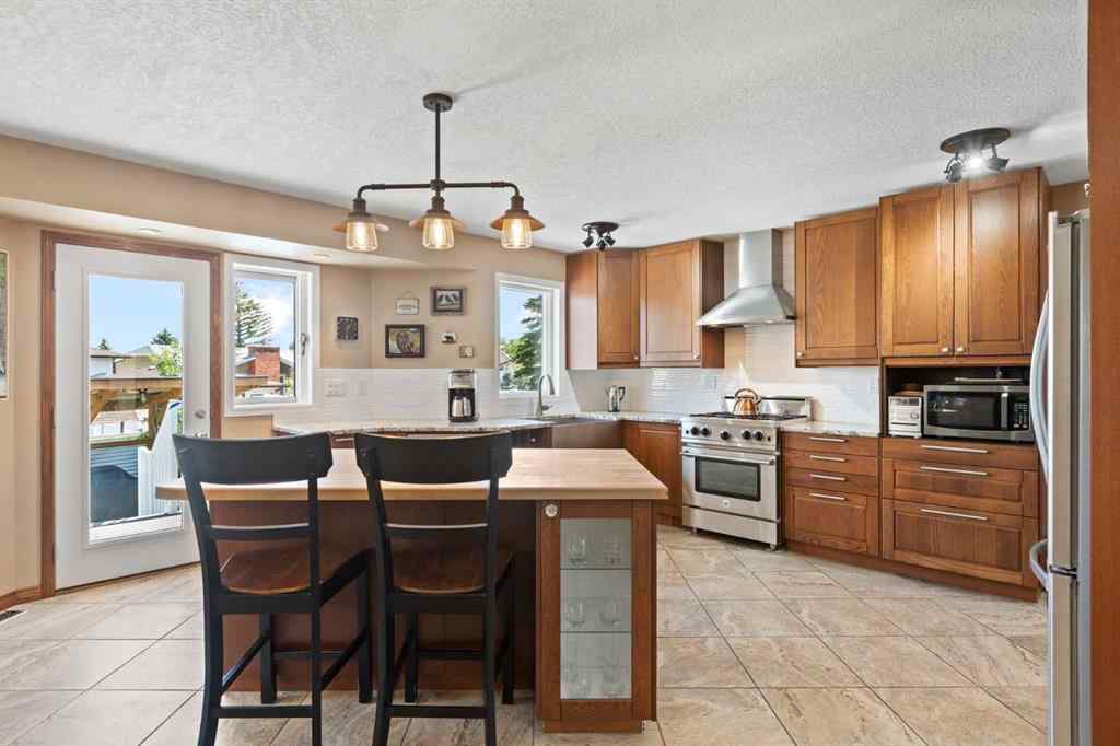 MLS® A2242723 - 906 11 Street SE in Emerson Lake Estates High River, Residential
