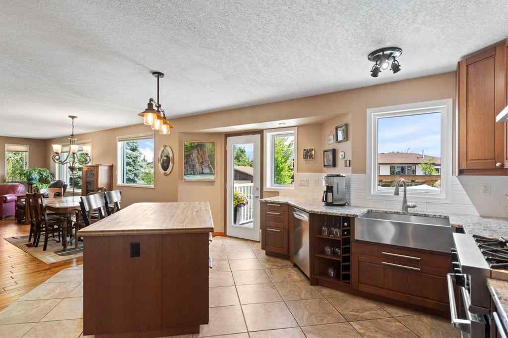 MLS® A2242723 - 906 11 Street SE in Emerson Lake Estates High River, Residential