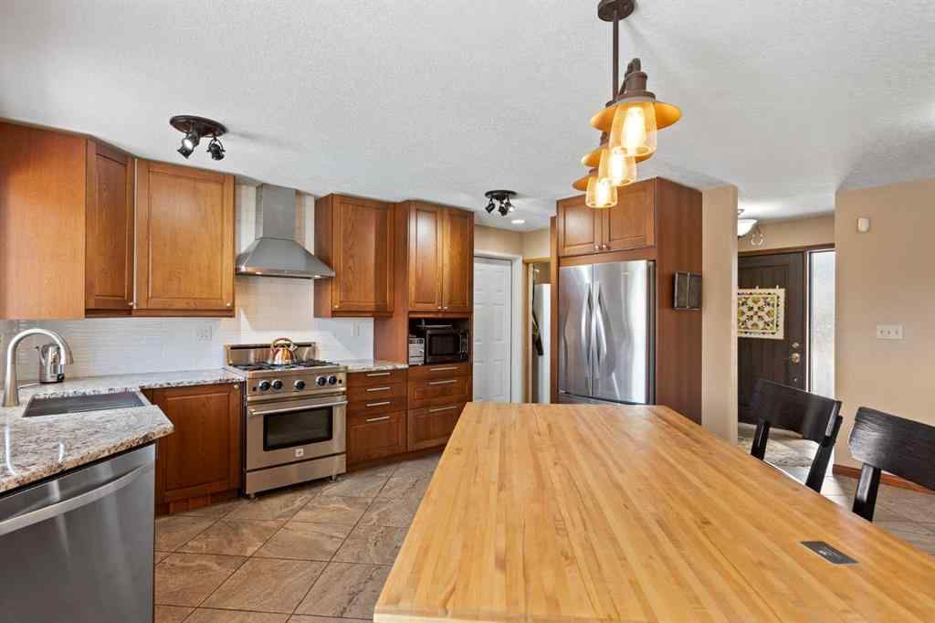 MLS® A2242723 - 906 11 Street SE in Emerson Lake Estates High River, Residential