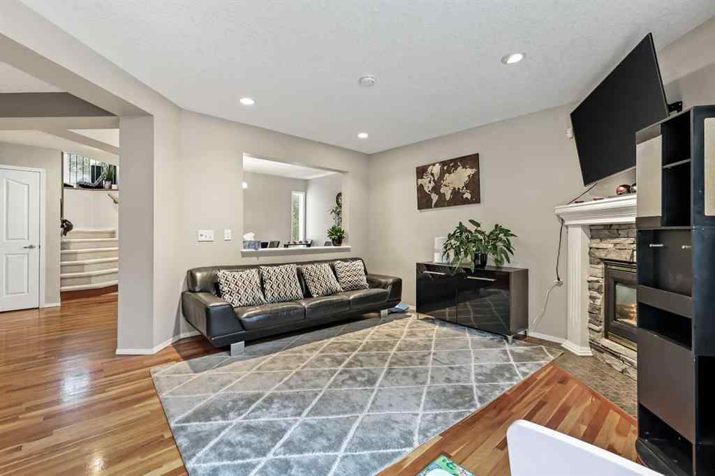 MLS® A2242735 - 7 Spring View SW in Springbank Hill Calgary, Residential