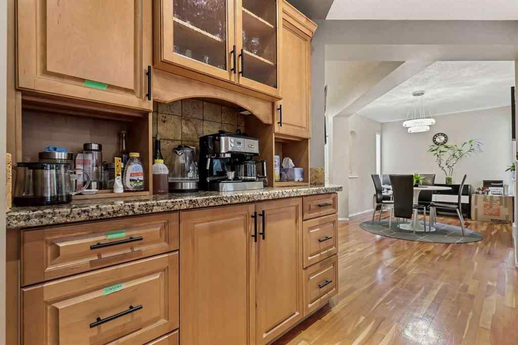 MLS® A2242735 - 7 Spring View SW in Springbank Hill Calgary, Residential