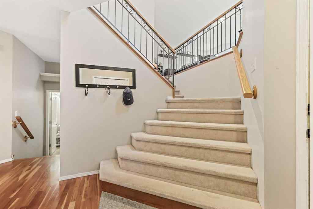 MLS® A2242735 - 7 Spring View SW in Springbank Hill Calgary, Residential