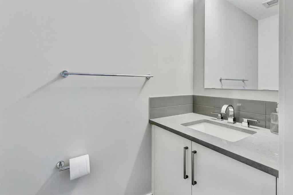 MLS® A2242745 - Unit #208 2717 17 Street SW in South Calgary Calgary, Residential