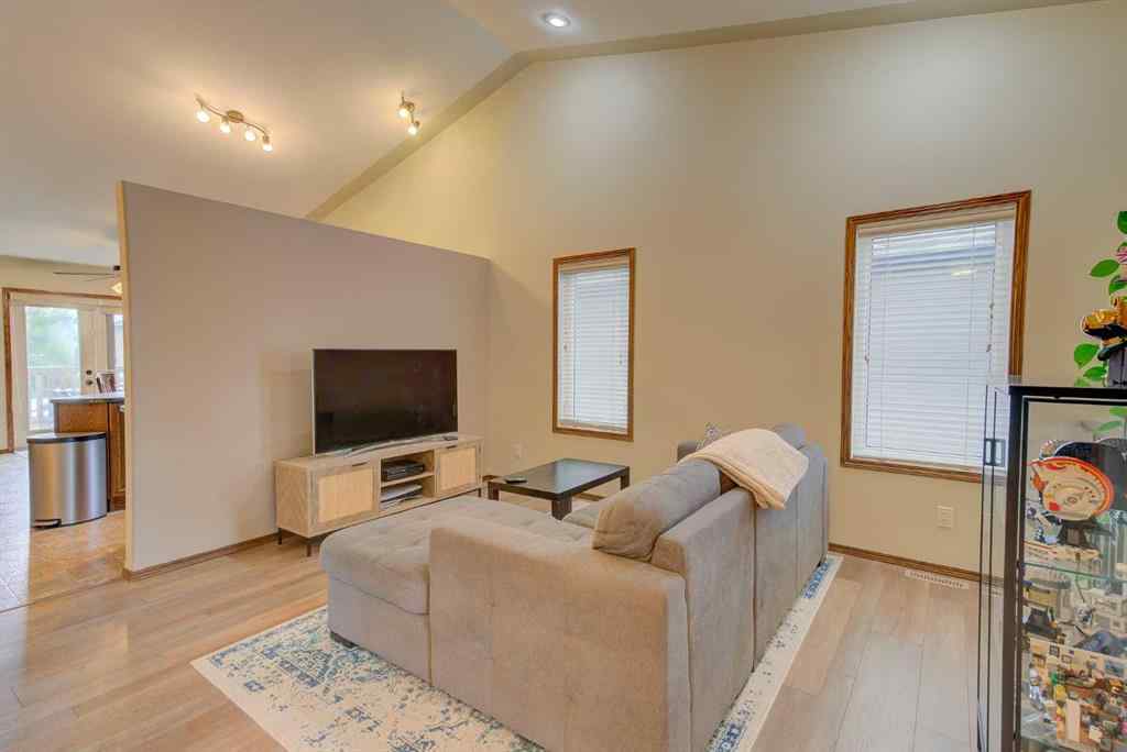 MLS® A2242808 - 39 Reynolds Road  in Ryders Ridge Sylvan Lake, Residential