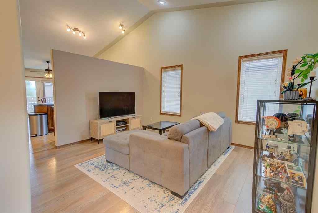 MLS® A2242808 - 39 Reynolds Road  in Ryders Ridge Sylvan Lake, Residential