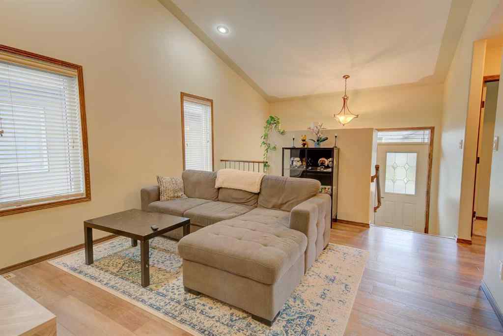 MLS® A2242808 - 39 Reynolds Road  in Ryders Ridge Sylvan Lake, Residential
