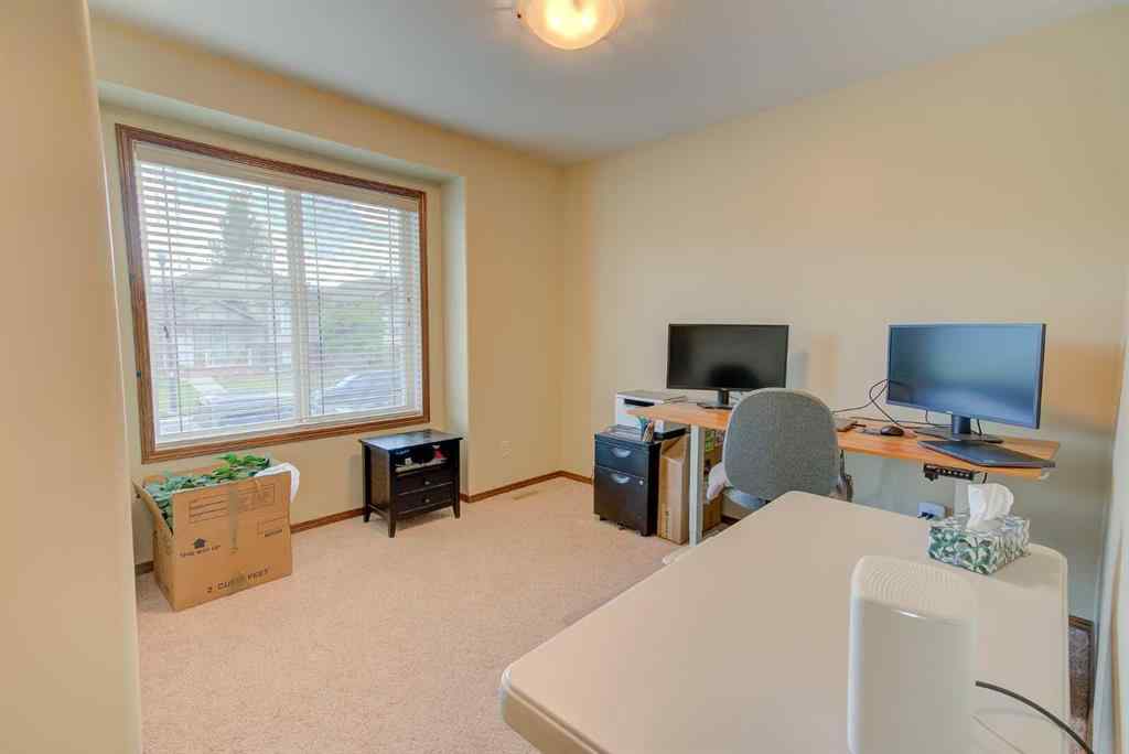 MLS® A2242808 - 39 Reynolds Road  in Ryders Ridge Sylvan Lake, Residential
